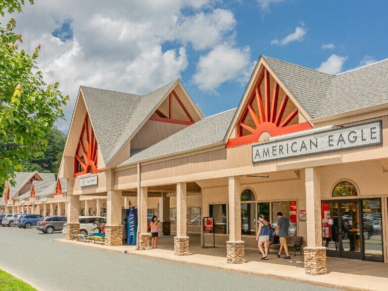 278 Shoppes on the Parkway Rd, Blowing Rock, NC à louer - Photo de l’immeuble – Image 3 sur 7