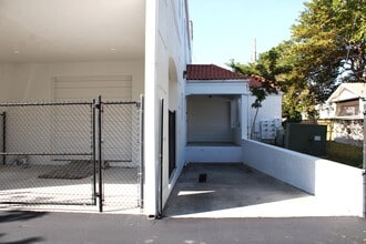 3060-3066 Tamiami Trl N, Naples, FL à louer Photo de l’immeuble– Image 1 sur 6