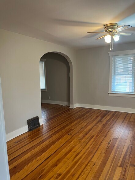 604 W Farm Road 182, Springfield, MO à louer - Photo intérieure – Image 2 sur 8