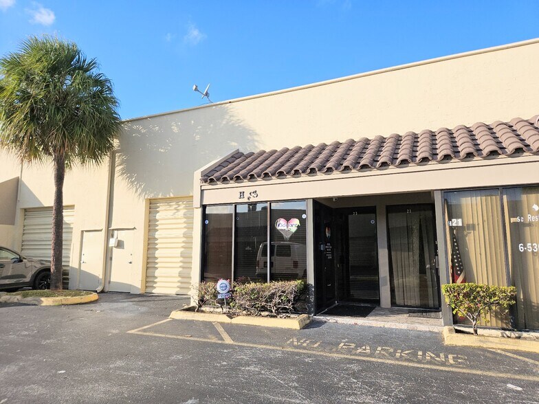 6187 NW 167th St, Miami Lakes, FL à vendre - Photo de l’immeuble – Image 1 sur 17