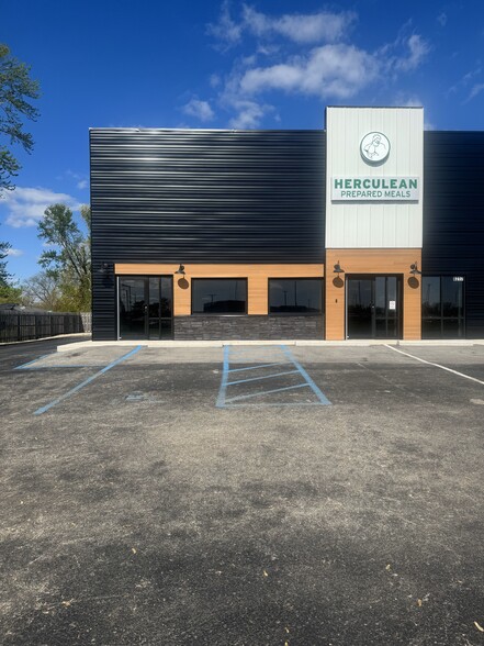 8215 US 31, Indianapolis, IN à louer - Photo de l’immeuble – Image 3 sur 4