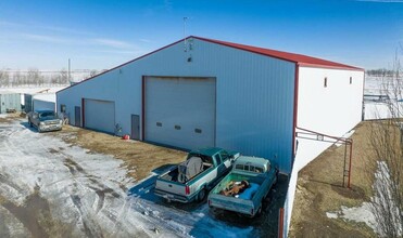 255077 Rge Road 255, AB, AB à louer Photo de l’immeuble– Image 2 sur 14