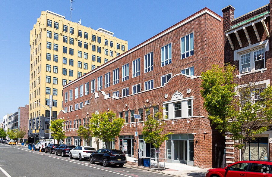 527 Bangs Ave, Asbury Park, NJ à louer - Photo principale – Image 1 sur 9