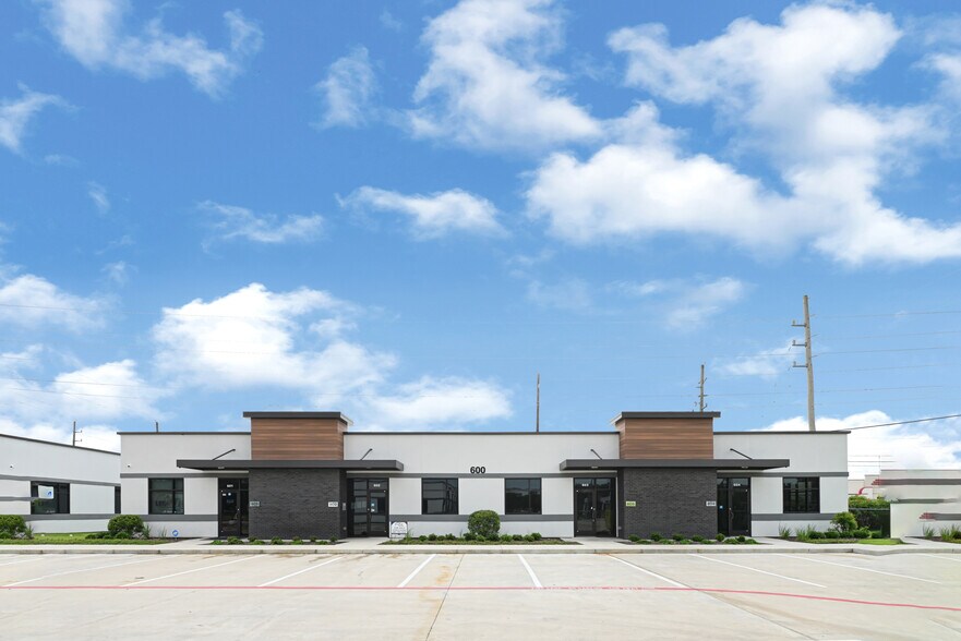 4708 Sugar Grove Blvd, Stafford, TX à louer - Photo principale – Image 3 sur 4