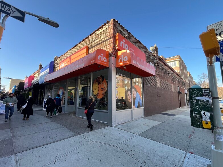 8401-8429 Roosevelt Ave, Jackson Heights, NY à vendre - Photo de l’immeuble – Image 3 sur 11