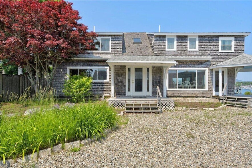 109-113 Shore Rd, Southwest Harbor, ME à vendre - Photo de l’immeuble – Image 2 sur 10