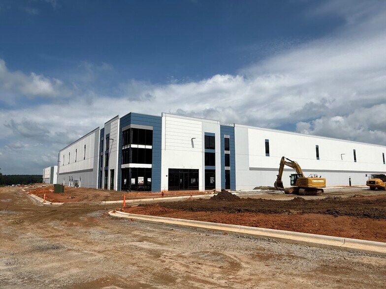 2405 Innovation Loop, Youngsville, NC à louer - Photo de l’immeuble – Image 1 sur 17