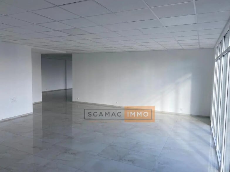 Local d’activités dans Solliès-Pont à louer - Photo intérieure – Image 3 sur 4