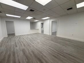 7506-7560 NW 70th St, Miami, FL à louer Photo intérieure– Image 1 sur 21