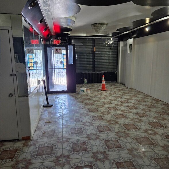 18005 Jamaica Ave, Jamaica, NY à louer - Photo de l’immeuble – Image 3 sur 8