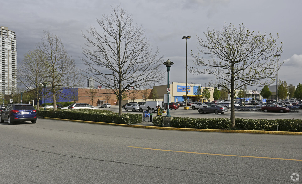 2918 Glen Dr, Coquitlam, BC à louer - Photo de l’immeuble – Image 2 sur 8