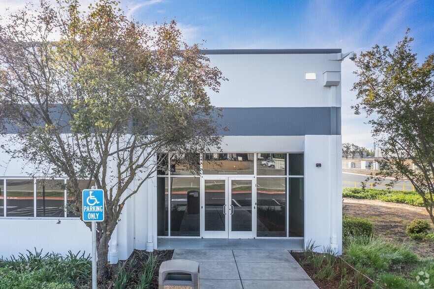 2222 S Sinclair Ave, Stockton, CA à louer - Photo de l’immeuble – Image 2 sur 7