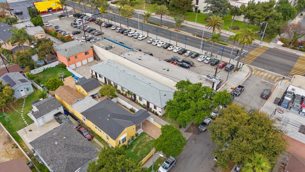 8915 Elizabeth Ave, South Gate, CA à vendre - Photo de l’immeuble – Image 1 sur 13