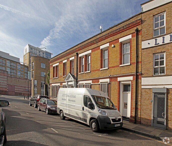 110 Three Colt St, Londres à louer - Photo de l’immeuble – Image 3 sur 3