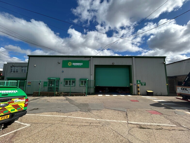 Kingsbridge Rd, Barking à louer - Photo de l’immeuble – Image 3 sur 8