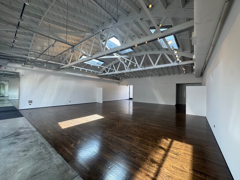 8410 Melrose Ave, Los Angeles, CA à louer - Photo de l’immeuble – Image 3 sur 13