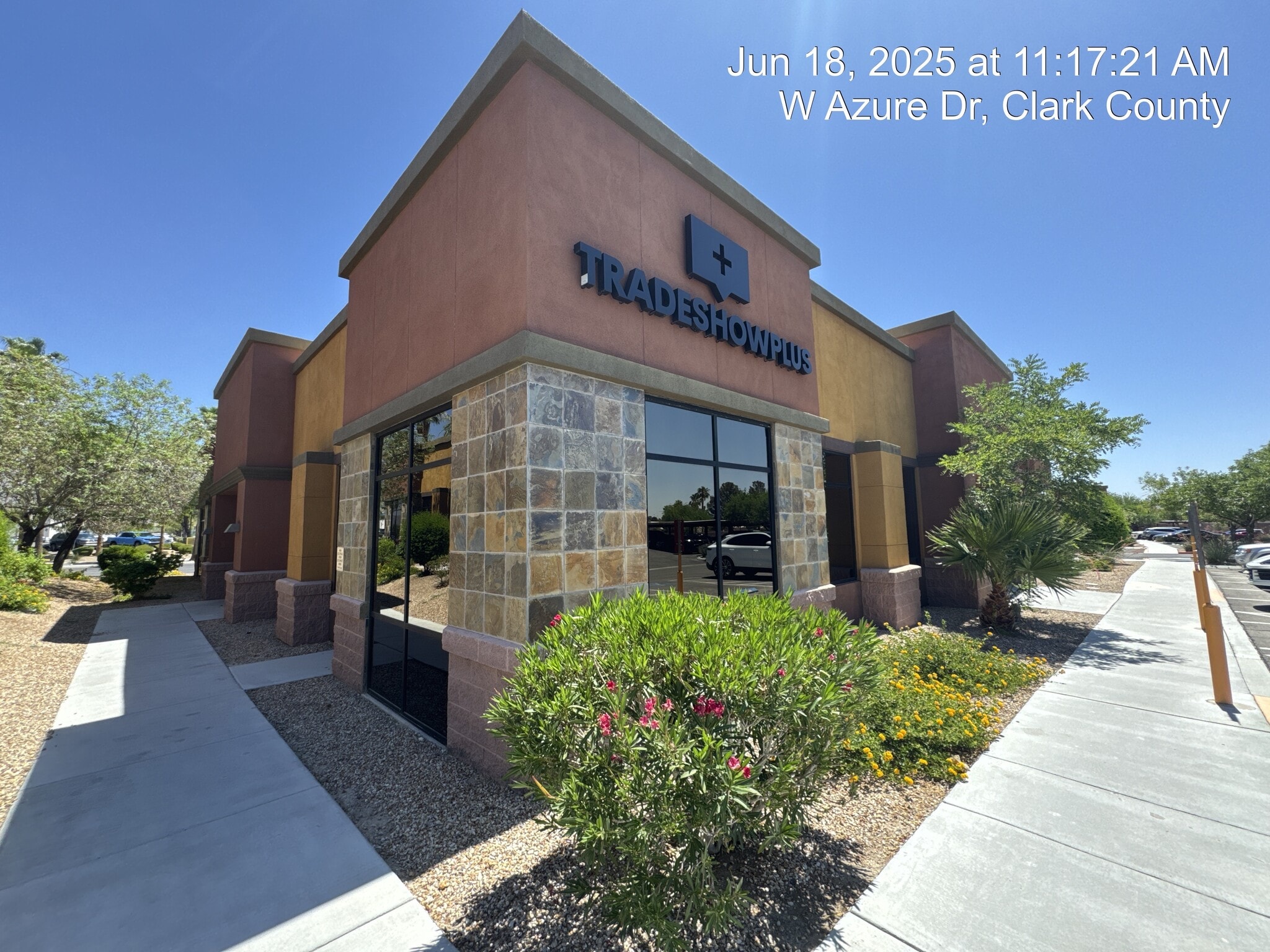7445 W Azure, Las Vegas, NV à louer Photo de l’immeuble– Image 1 sur 17
