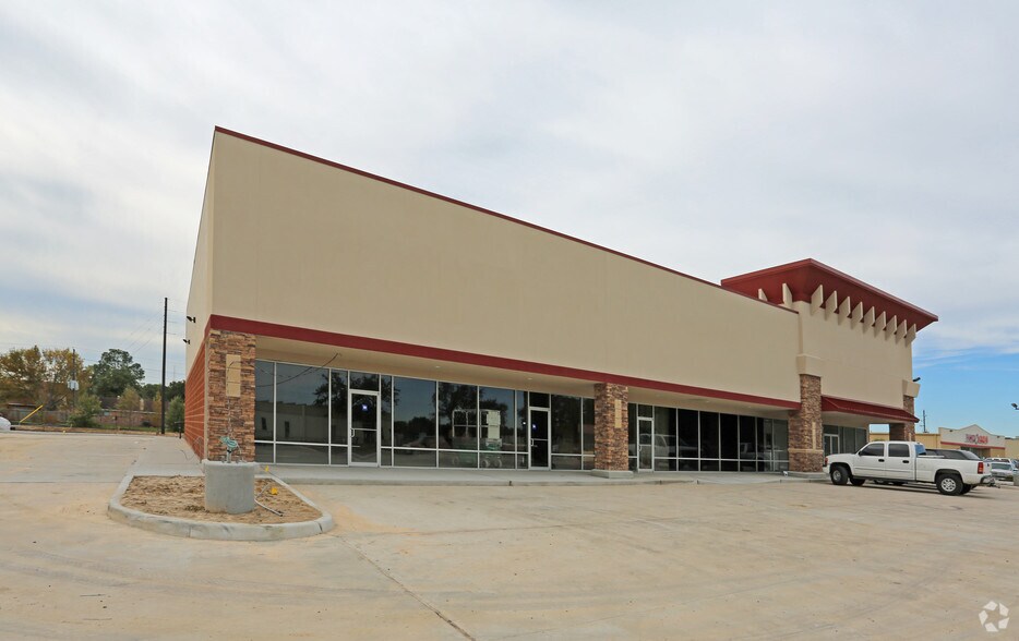10411 Veterans Memorial Dr, Houston, TX à louer - Photo de l’immeuble – Image 2 sur 3
