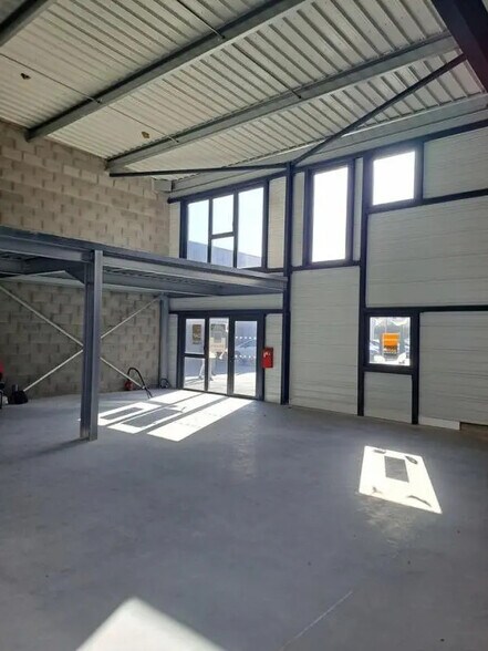 Local d’activités dans Vern-sur-Seiche à louer - Photo de l’immeuble – Image 3 sur 9