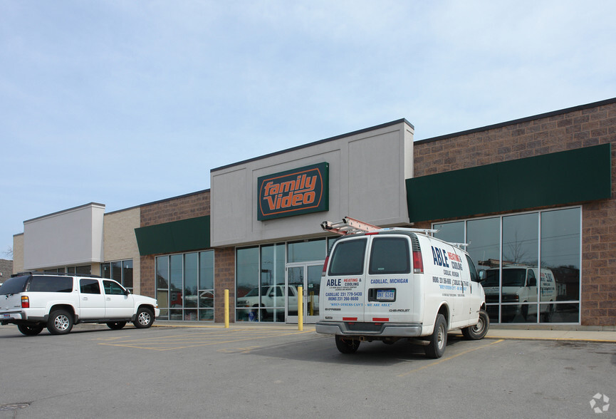 602-612 N Mitchell St, Cadillac, MI à louer - Photo de l’immeuble – Image 2 sur 3