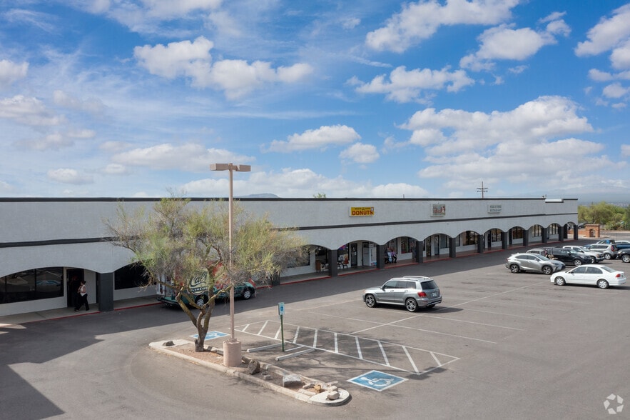 5975 W Western Way Cir, Tucson, AZ à louer - Photo de l’immeuble – Image 3 sur 6