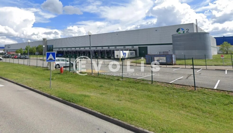 3 Rue Des Chapelles, Saint-Quentin-Fallavier à louer - Photo de l’immeuble – Image 2 sur 6