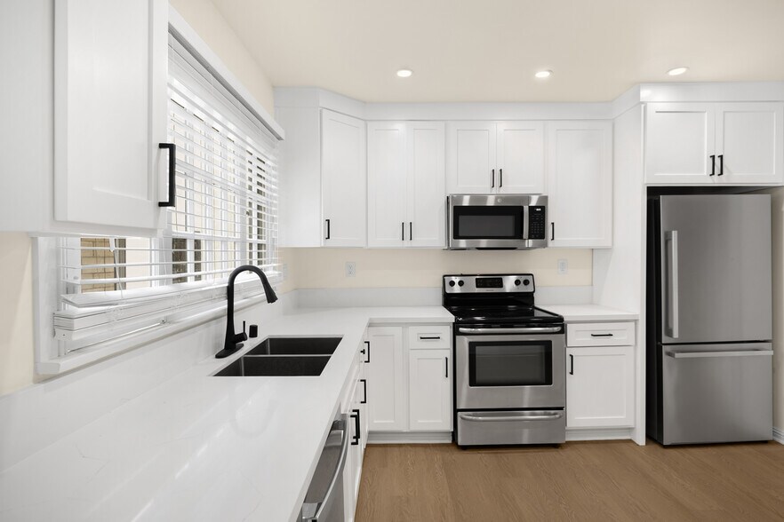 259 Park Ave, Long Beach, CA à vendre - Photo de l’immeuble – Image 2 sur 36
