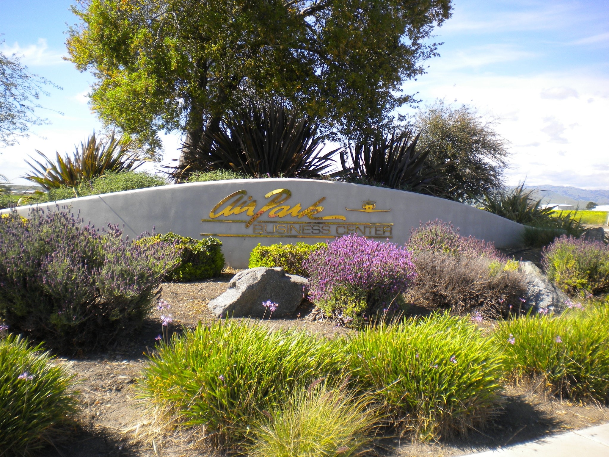 Airpark Business Center portefeuille de 5 biens à vendre sur LoopNet.fr Photo principale– Image 1 sur 5