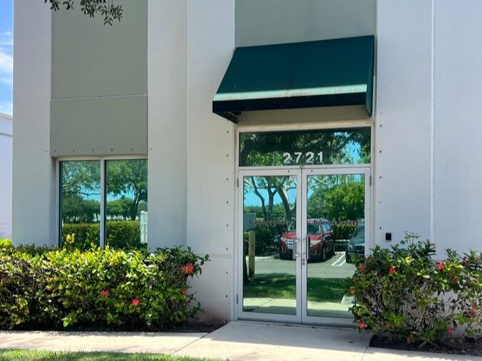 2721 NW 19th St, Pompano Beach, FL à vendre Photo de l’immeuble– Image 1 sur 6
