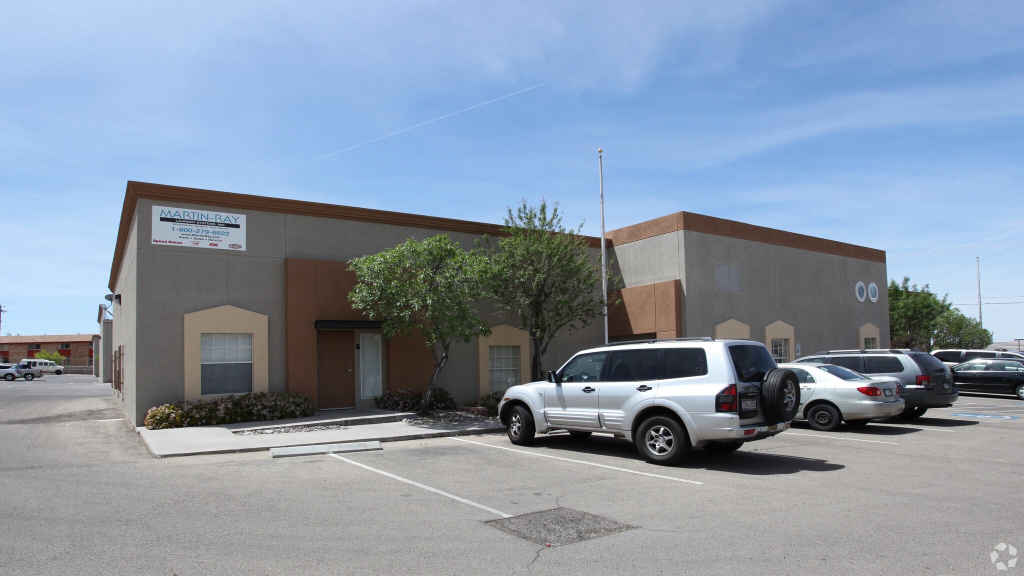 5400 Suncrest Dr, El Paso, TX à louer Photo principale– Image 1 sur 17