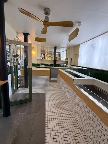 Local commercial dans Paris à louer - Photo de l’immeuble – Image 1 sur 4
