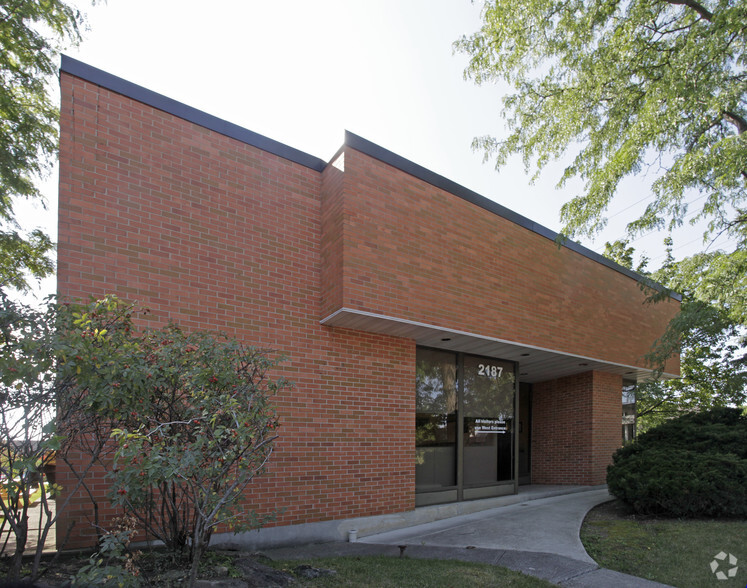 2181 Dunwin Dr, Mississauga, ON à vendre - Photo de l’immeuble – Image 3 sur 4