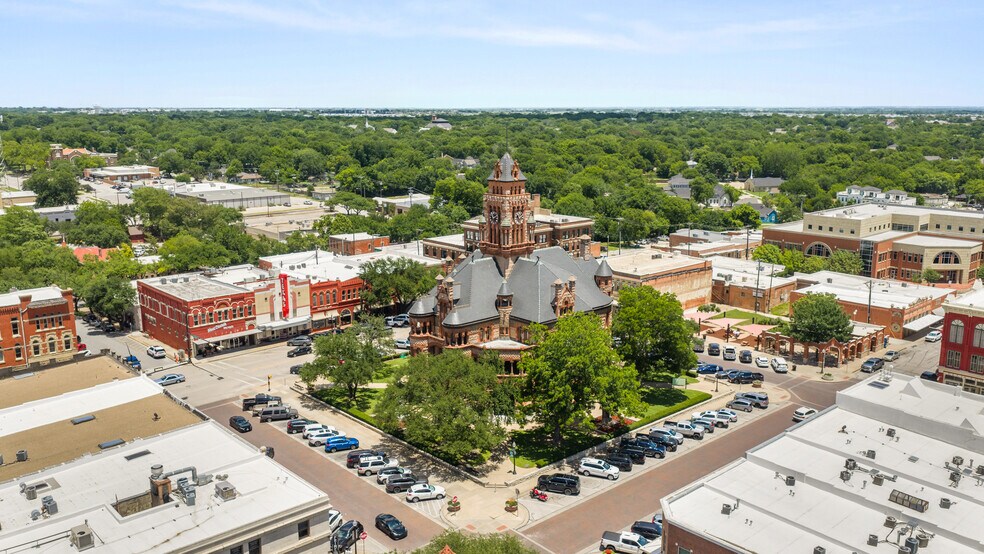 114 W Main St, Waxahachie, TX à louer - Photo de l’immeuble – Image 3 sur 23
