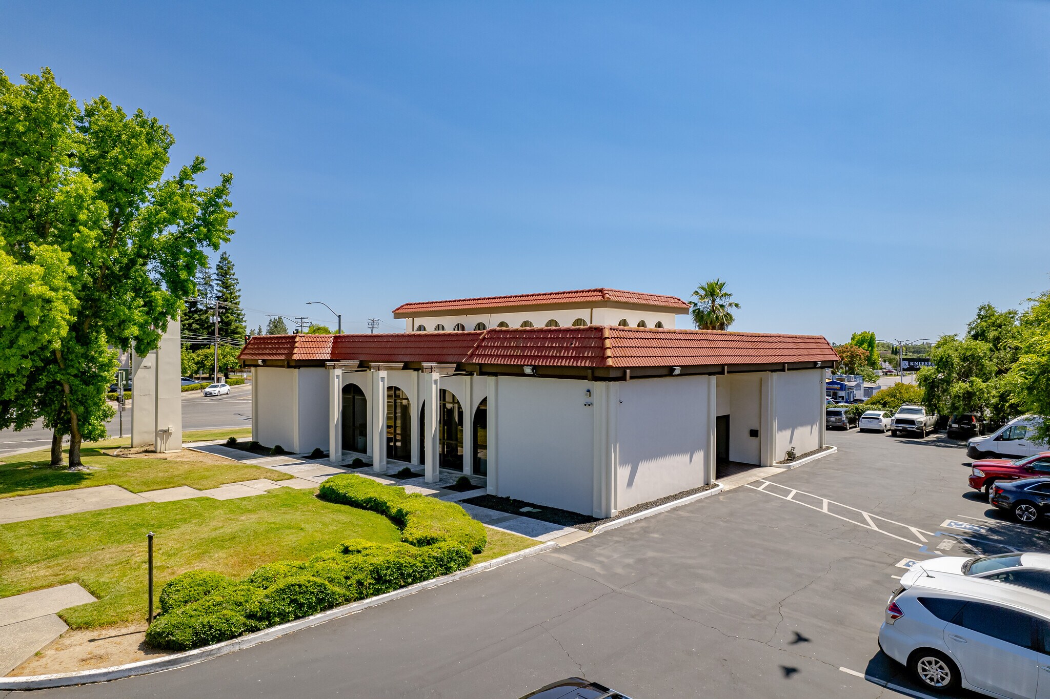 5299 Auburn Blvd, Sacramento, CA à louer Photo principale– Image 1 sur 14