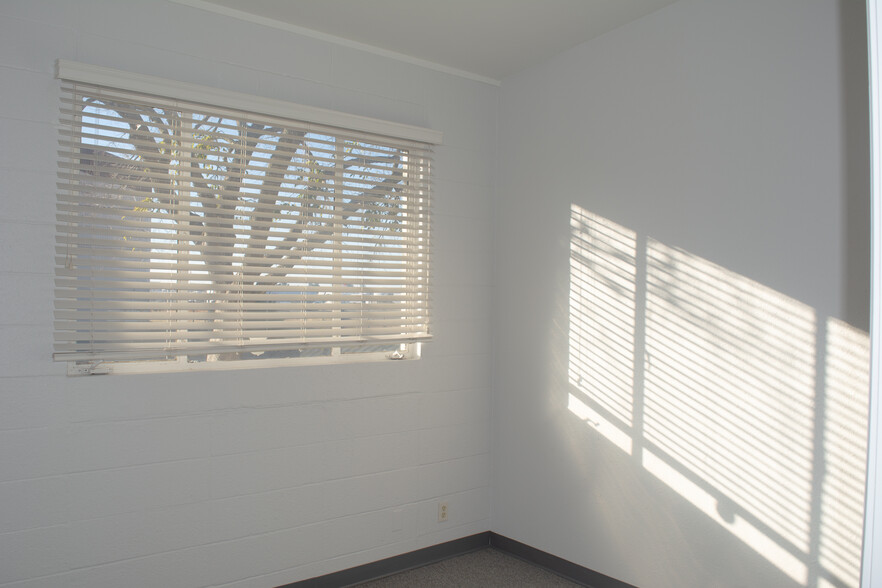 5930 Price Ave, Mcclellan, CA à louer - Photo de l’immeuble – Image 3 sur 9