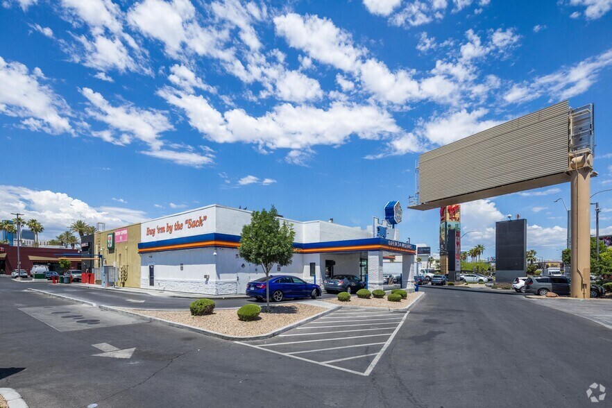 4501 Paradise Rd, Las Vegas, NV à vendre - Photo de l’immeuble – Image 3 sur 14