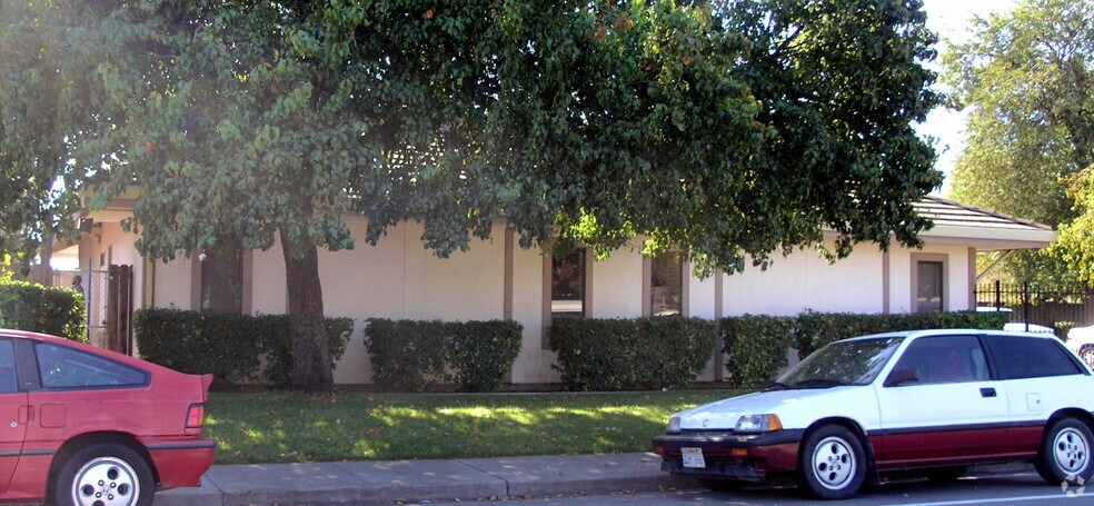 401 E Tabor Ave, Fairfield, CA à vendre - Photo de l’immeuble – Image 2 sur 2