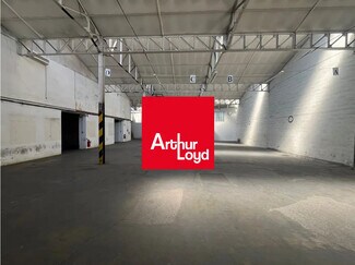 Plus de détails pour Local d'activités à louer
