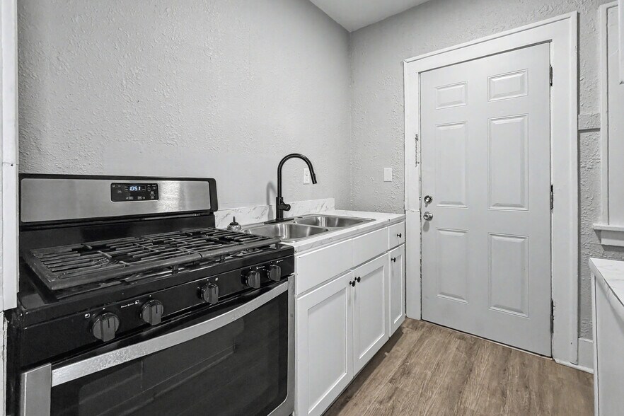 2042-2046 W 4th St, Davenport, IA à vendre - Photo de l’immeuble – Image 3 sur 13