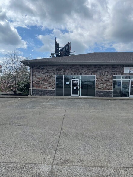 2237 Lowes Dr, Clarksville, TN à louer - Photo de l’immeuble – Image 2 sur 7