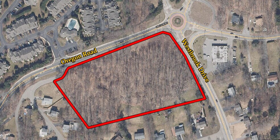 1117 Oregon Rd, Cortlandt Manor, NY à vendre - Photo de l’immeuble – Image 2 sur 2