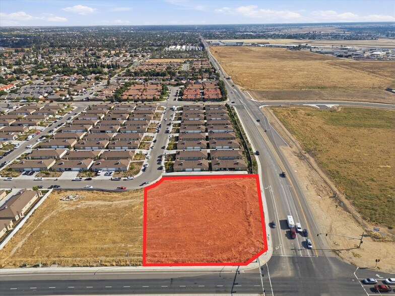 Merle Haggard Dr and Airport Dr, Bakersfield, CA à vendre - Aérien – Image 3 sur 3
