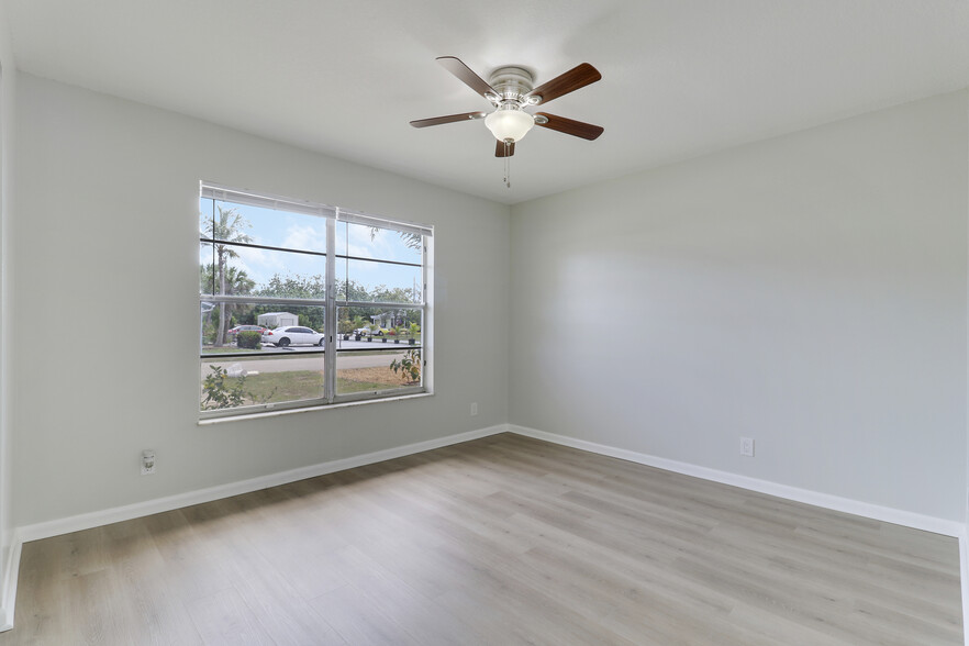 8810 SE Hobe Ridge Ave, Hobe Sound, FL à vendre - Photo intérieure – Image 2 sur 35
