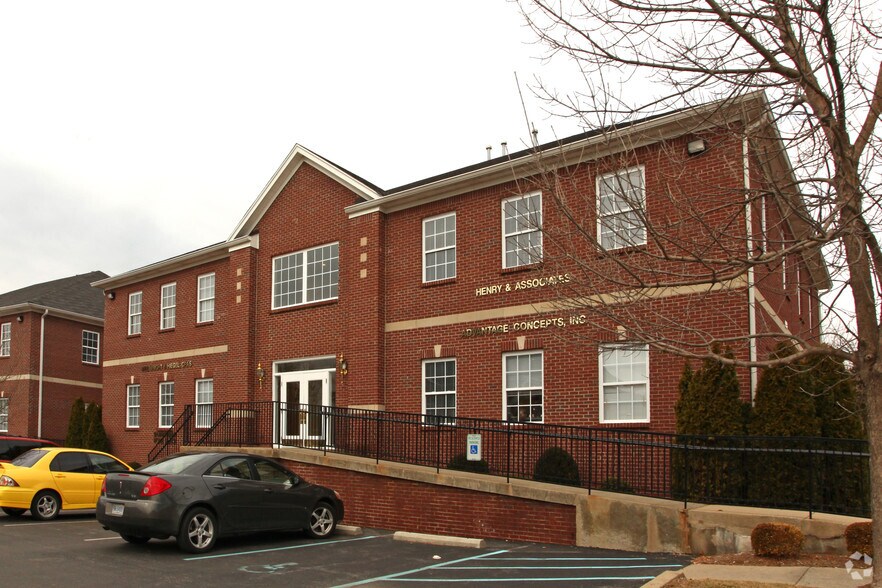 331 Townepark Cir, Louisville, KY à vendre - Photo principale – Image 1 sur 9