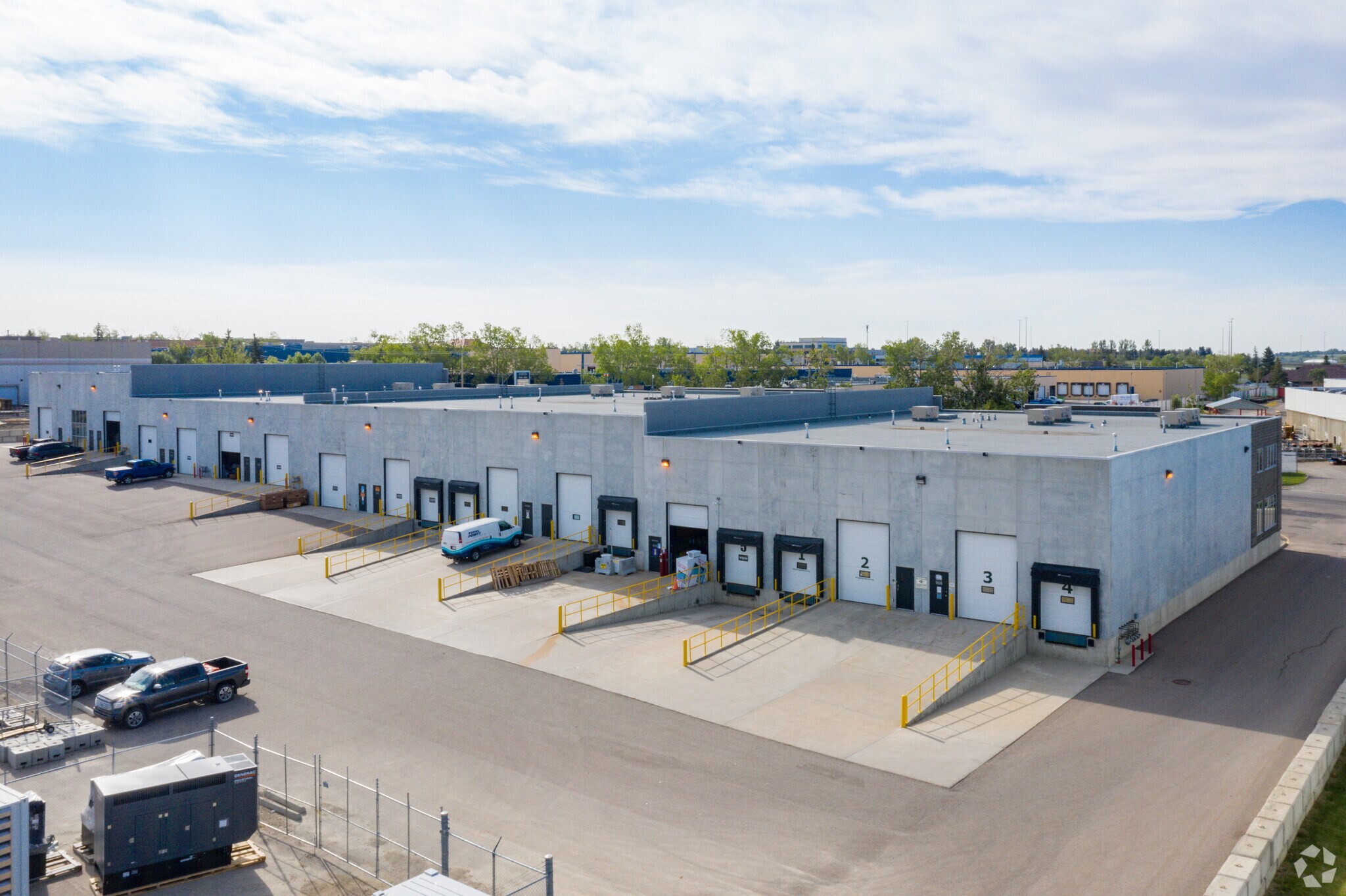 902-954 55th Ave NE, Calgary, AB à louer Photo de l’immeuble– Image 1 sur 2