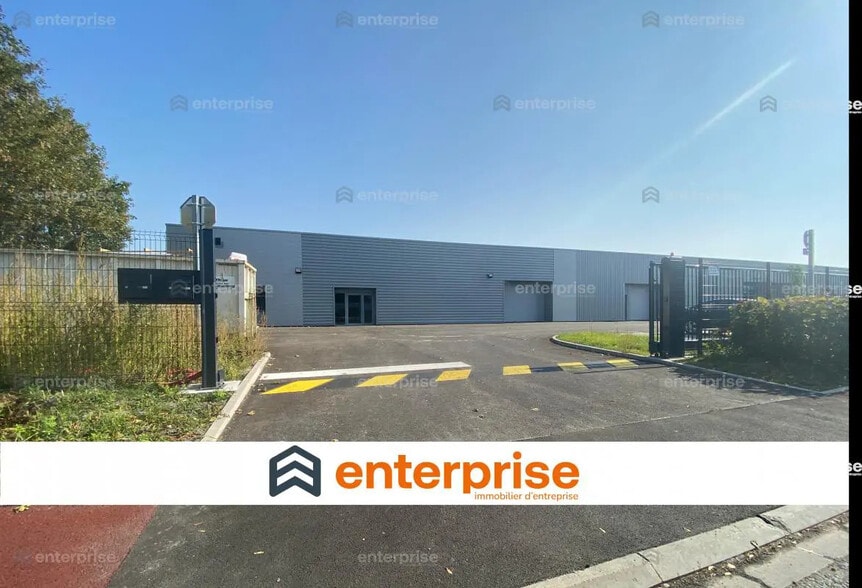 Local d’activités dans Douai à louer - Photo de l’immeuble – Image 1 sur 5
