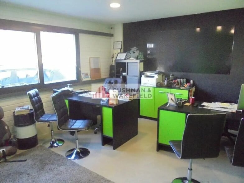 Local d’activités dans Bellegarde à louer - Photo intérieure – Image 2 sur 3