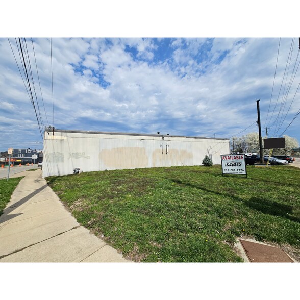 3719 Spring Grove Ave, Cincinnati, OH à louer - Photo de l’immeuble – Image 3 sur 5
