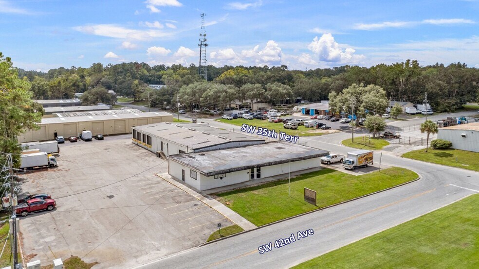 3521 SW 42nd Pl, Gainesville, FL à louer - Photo de l’immeuble – Image 3 sur 6