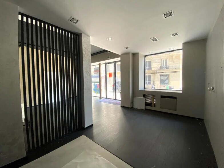 Local commercial dans Paris à louer - Photo de l’immeuble – Image 3 sur 7